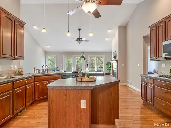 $425,000 | 1662 Molokai Court, Worden, IL 62097