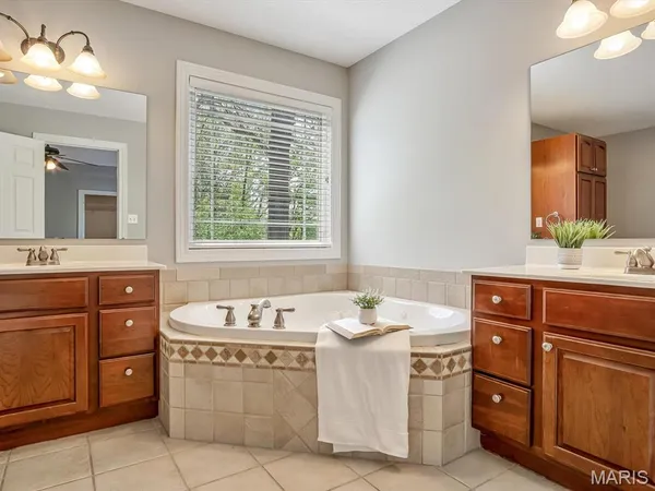 $425,000 | 1662 Molokai Court, Worden, IL 62097