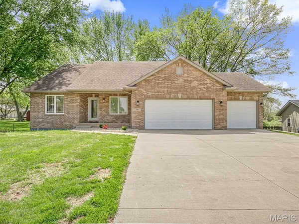 $425,000 | 1662 Molokai Court, Worden, IL 62097