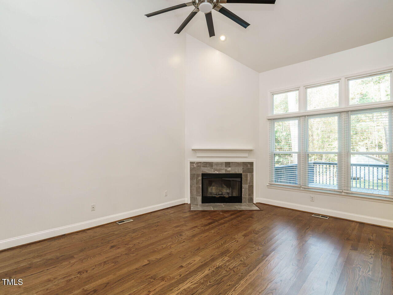 928 Loop Road Clayton, NC 27527 - Photo 8 of 38 007-1280x960-living-room