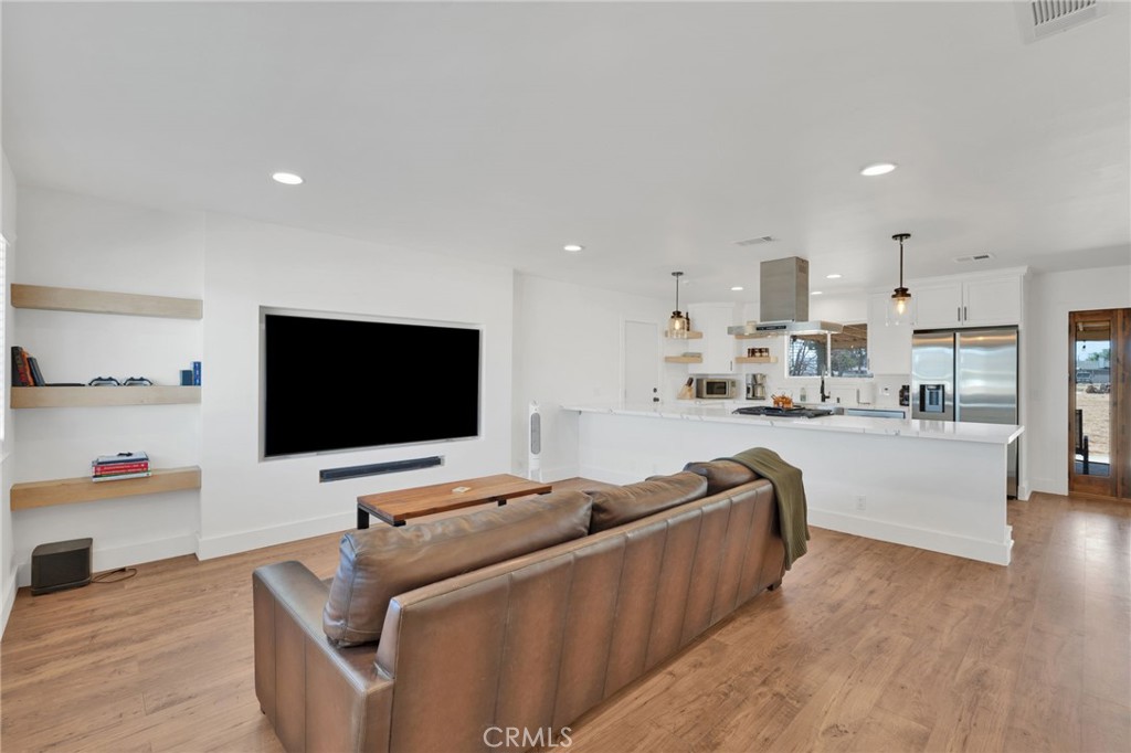 15075 Flathead Road Apple Valley, CA 92307 - Photo 4 of 53