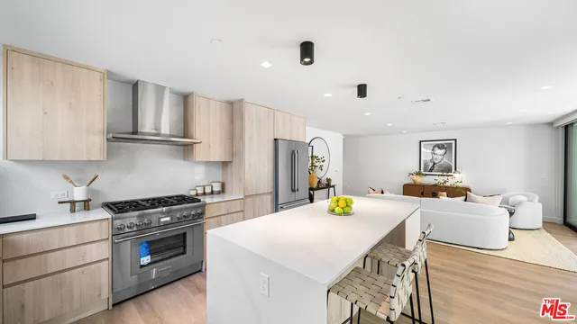 $7,800 | 153 San Vicente Boulevard, Unit 2G, Santa Monica, CA 90402