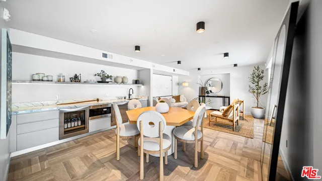 $7,800 | 153 San Vicente Boulevard, Unit 2G, Santa Monica, CA 90402