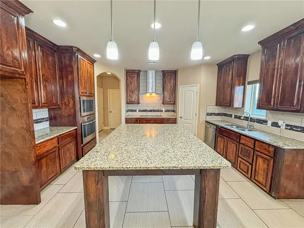 $2,450 | 1832 Bay Landing Drive, Portland, TX 78374