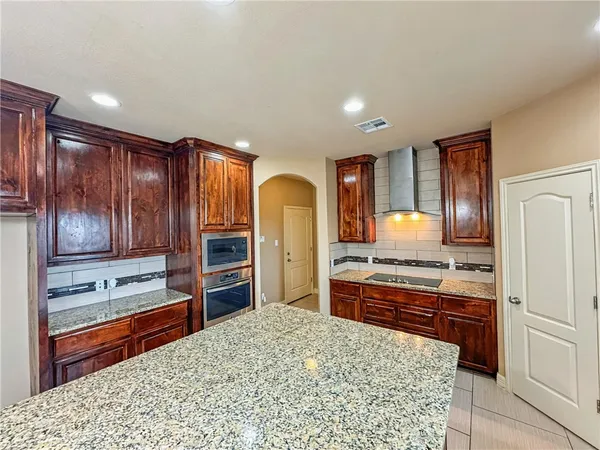 $2,450 | 1832 Bay Landing Drive, Portland, TX 78374