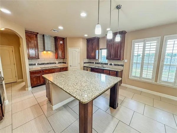 $2,450 | 1832 Bay Landing Drive, Portland, TX 78374