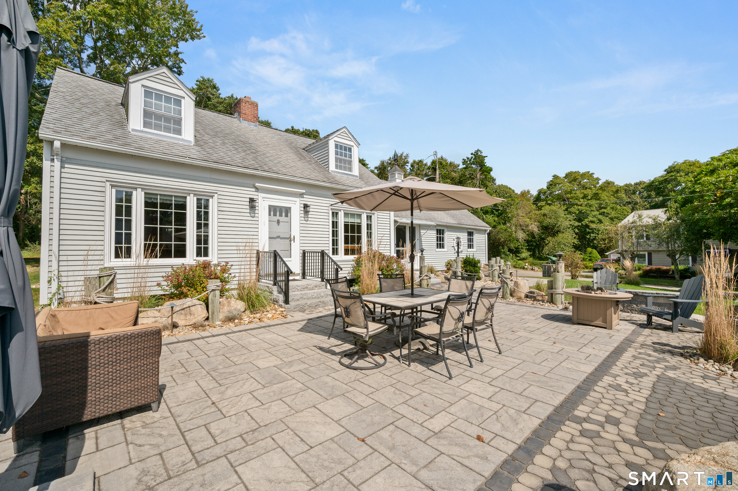 10 Hilltop Road East Lyme, CT 06357 - Photo 3 of 25 Gallery Image 3