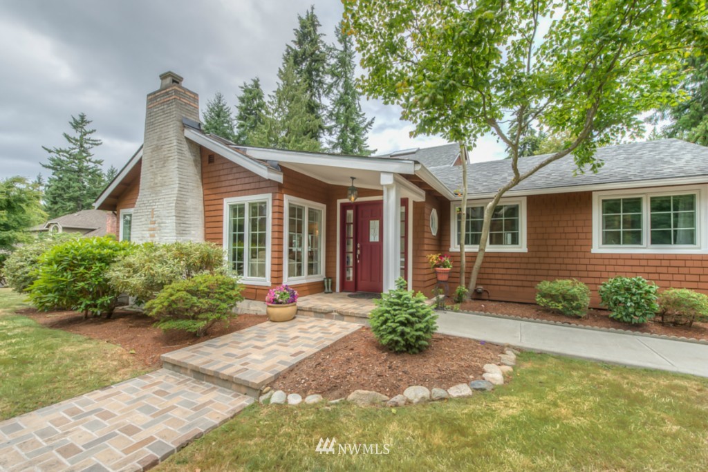8909 196th Street Southwest Edmonds, WA 98026 - Photo 2 of 25 Gallery Image 2