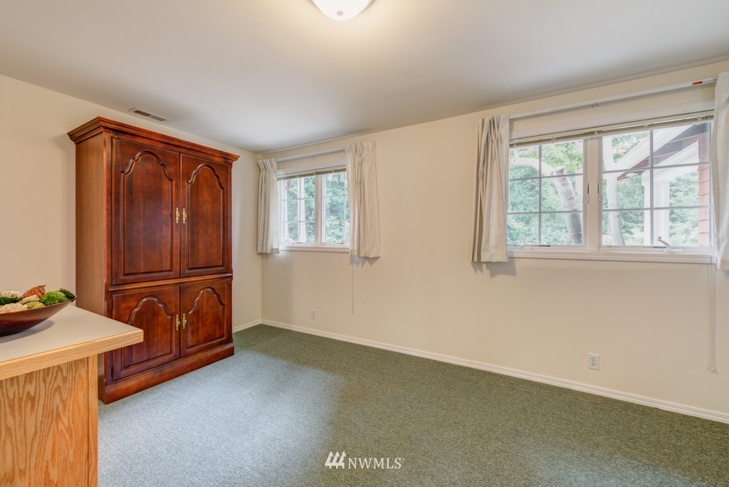 8909 196th Street Southwest Edmonds, WA 98026 - Photo 11 of 25 Gallery Image 11