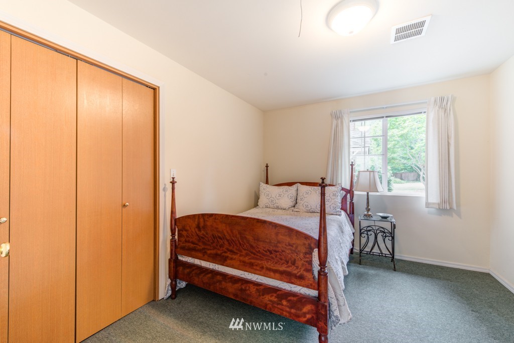 8909 196th Street Southwest Edmonds, WA 98026 - Photo 12 of 25 Gallery Image 12