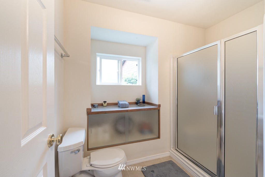 8909 196th Street Southwest Edmonds, WA 98026 - Photo 13 of 25 Gallery Image 13