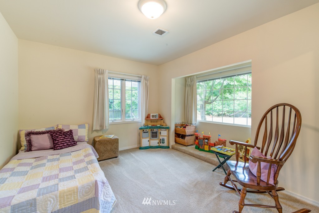 8909 196th Street Southwest Edmonds, WA 98026 - Photo 14 of 25 Gallery Image 14