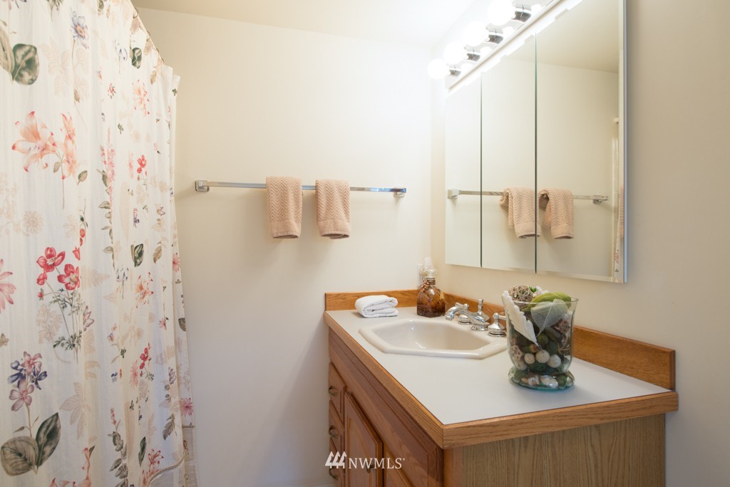 8909 196th Street Southwest Edmonds, WA 98026 - Photo 15 of 25 Gallery Image 15