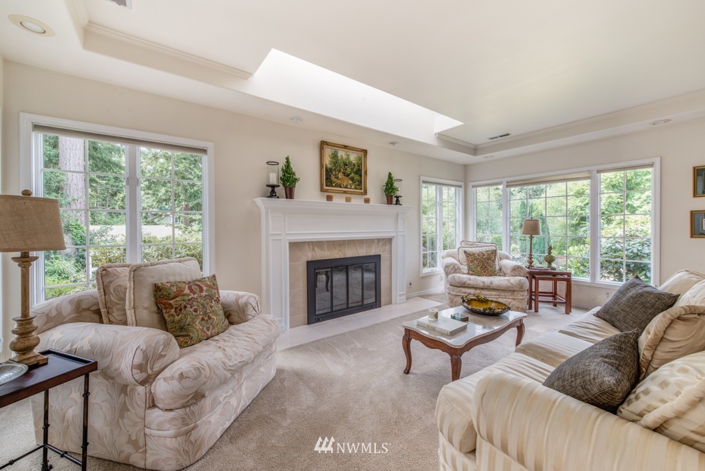 8909 196th Street Southwest Edmonds, WA 98026 - Photo 4 of 25 Gallery Image 4