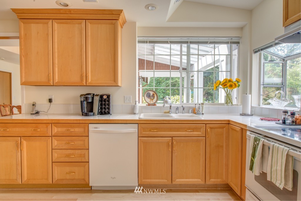 8909 196th Street Southwest Edmonds, WA 98026 - Photo 7 of 25 Gallery Image 7