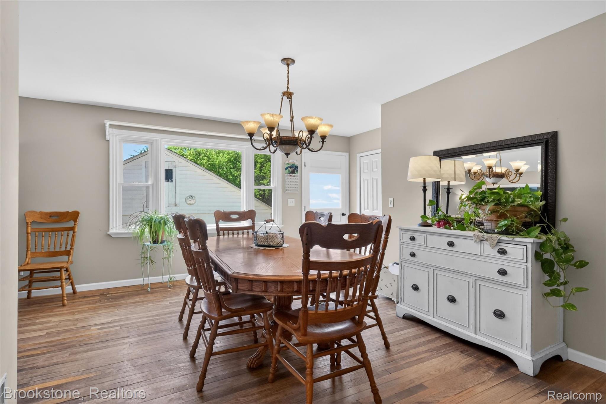 9455 Andersonville Road Clarkston, MI 48346 - Photo 15 of 82 Spacious Dining Room
