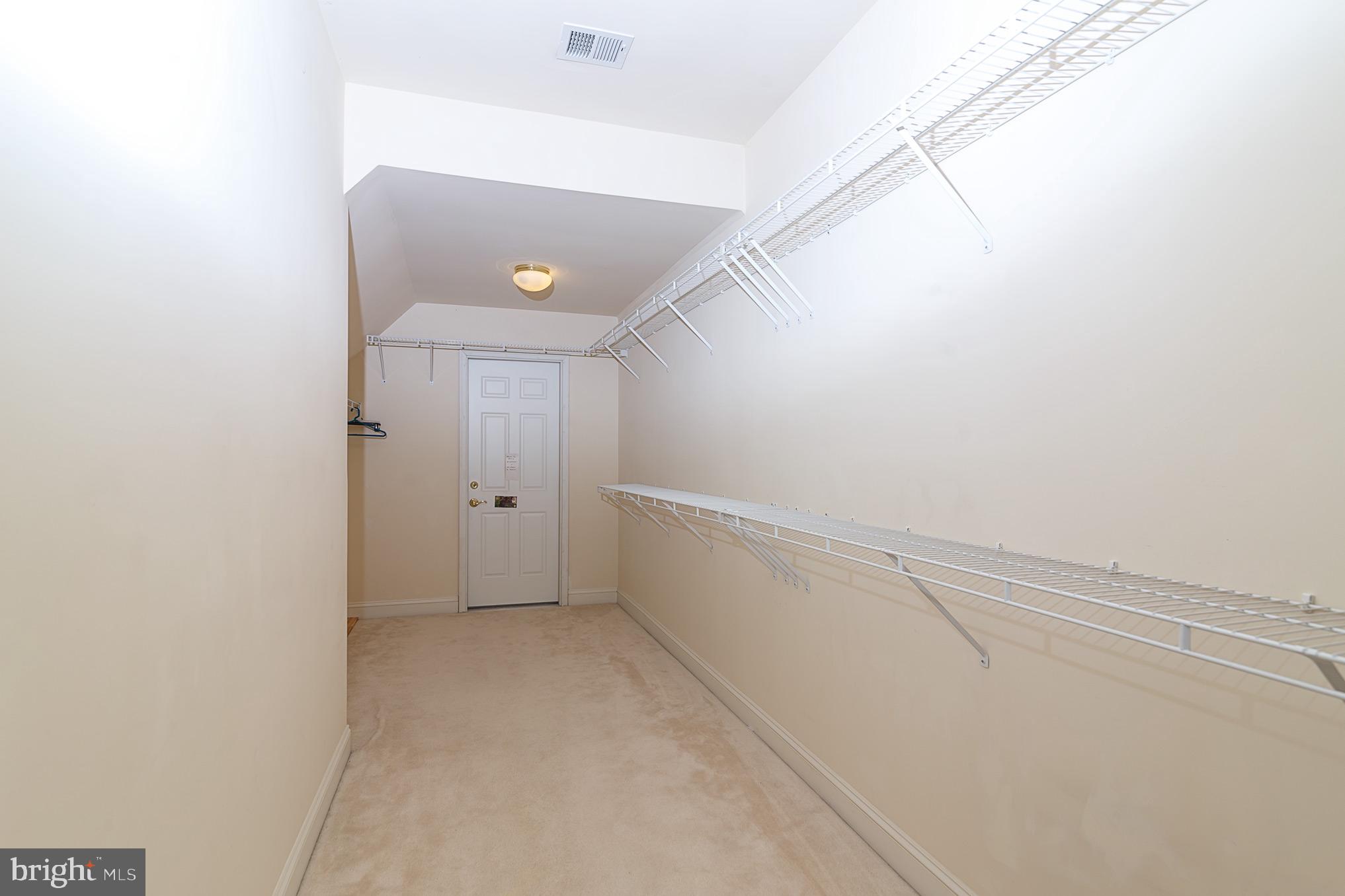 2702 Robaleed Way Herndon, VA 20171 - Photo 19 of 37