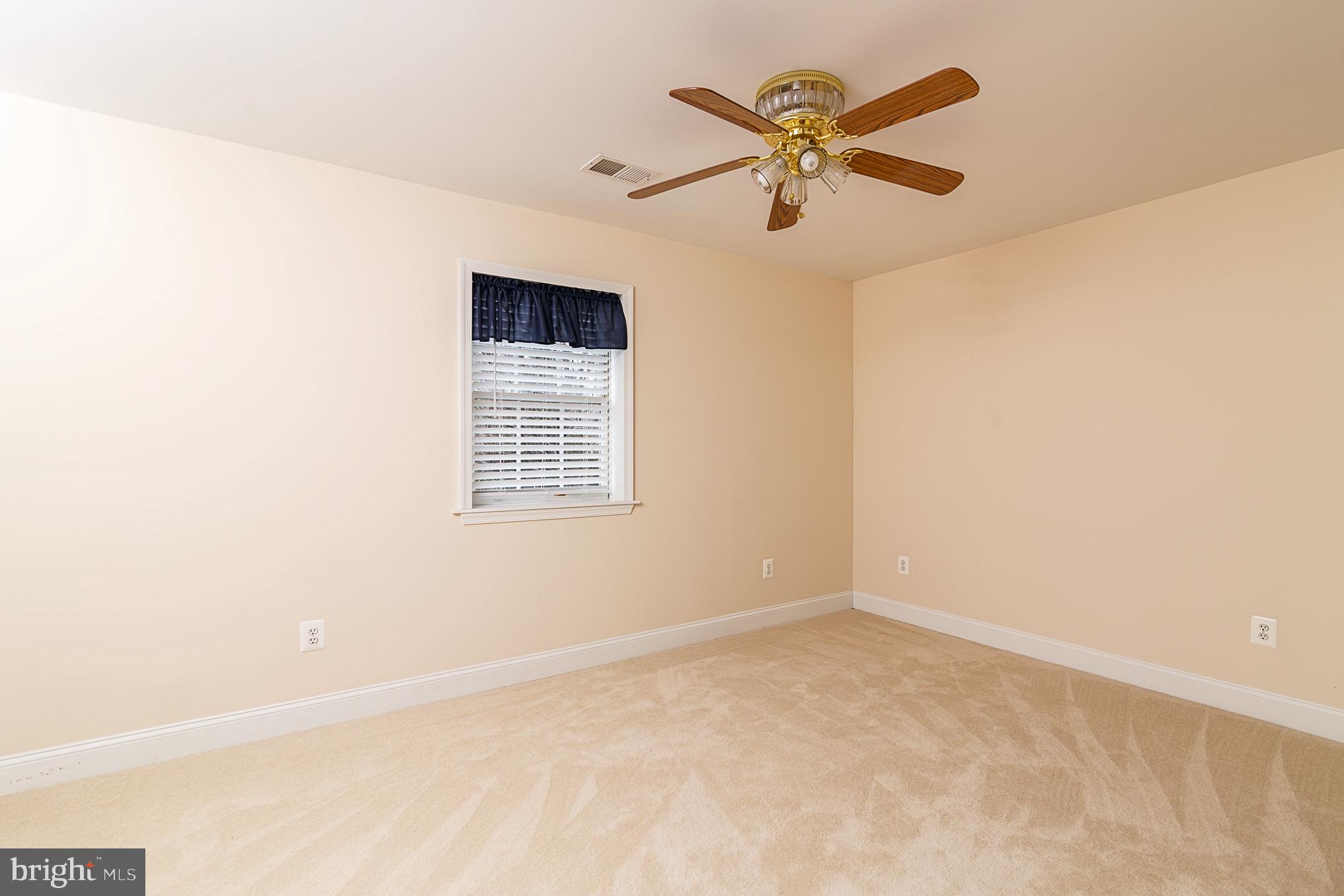 2702 Robaleed Way Herndon, VA 20171 - Photo 28 of 37