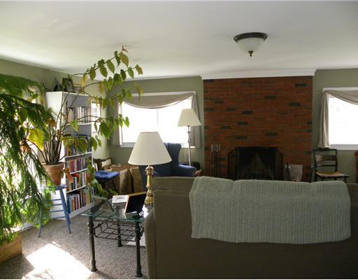 136 B Stevenstown Road Litchfield, ME 04350 - Photo 11 of 12 Living Room.