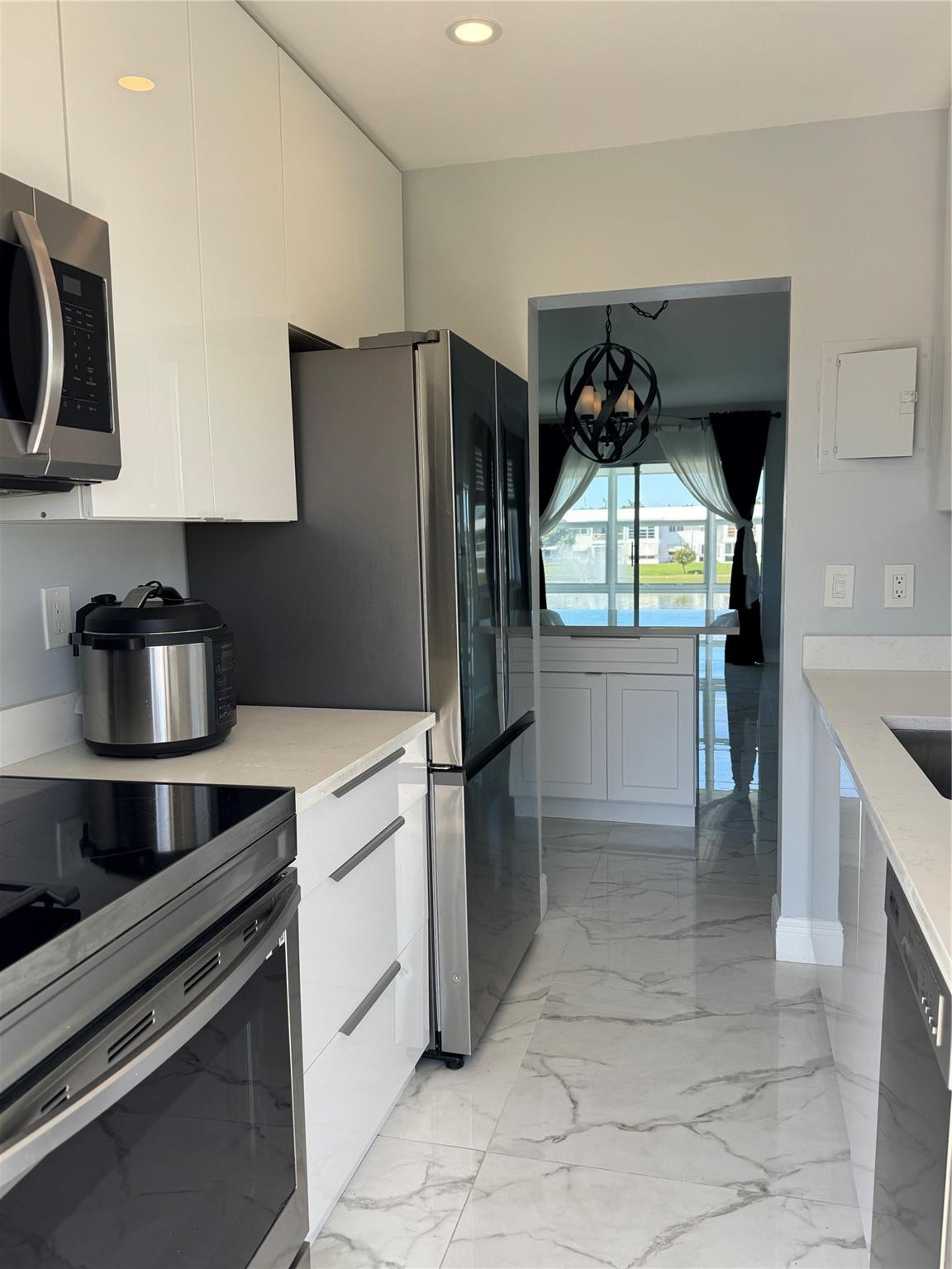 2701 East Golf Boulevard, Unit 2017 Pompano Beach, FL 33064 - Photo 9 of 33 Kitchen