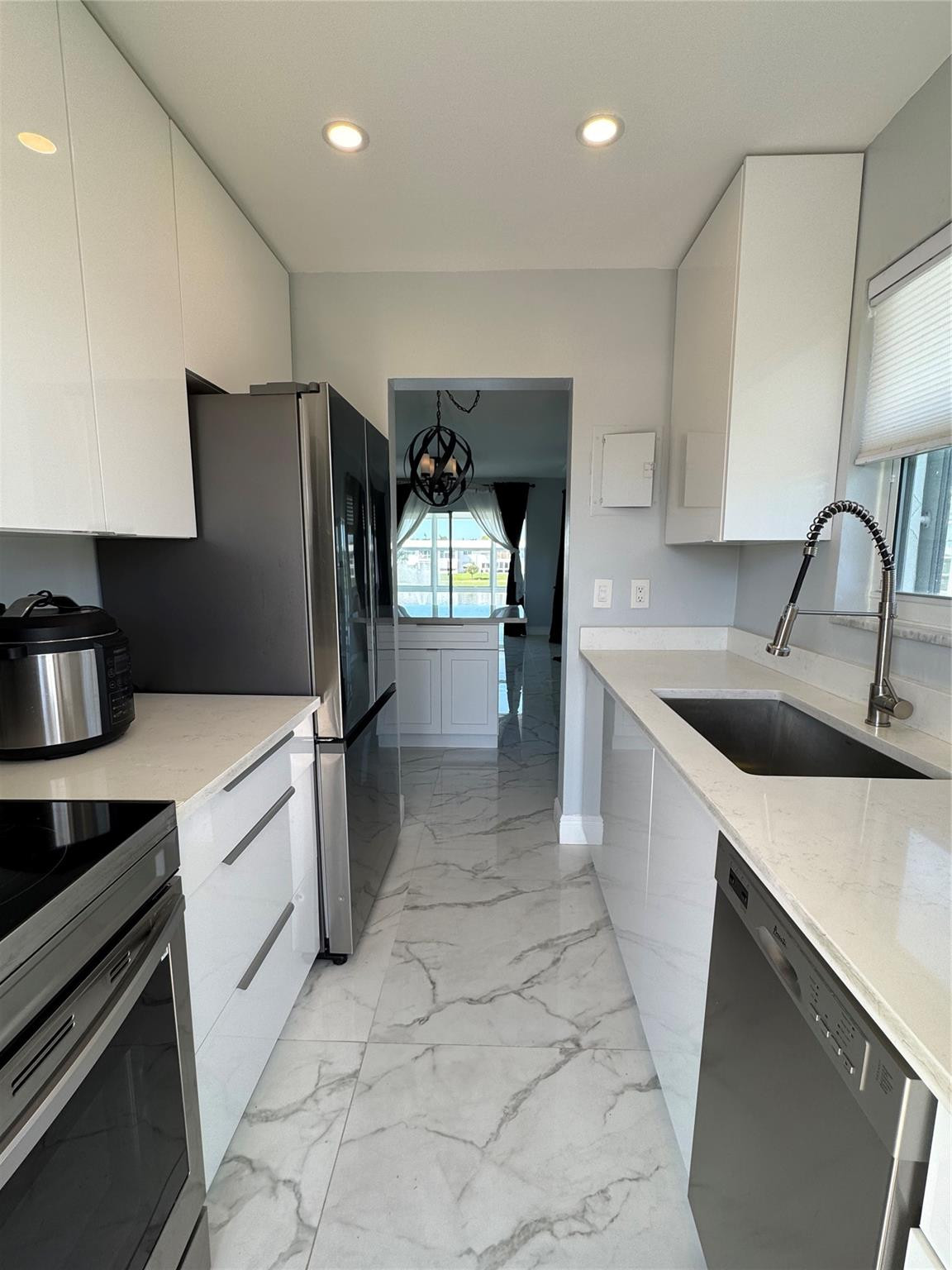 2701 East Golf Boulevard, Unit 2017 Pompano Beach, FL 33064 - Photo 10 of 33 Kitchen