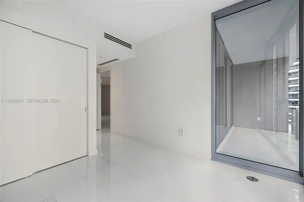 $9,300 | 300 Biscayne Blvd Way, Unit 2409, Miami, FL 33131
