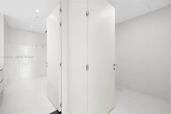 $9,300 | 300 Biscayne Blvd Way, Unit 2409, Miami, FL 33131