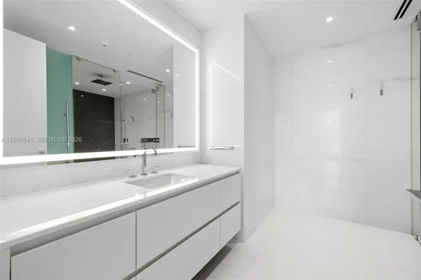 $9,300 | 300 Biscayne Blvd Way, Unit 2409, Miami, FL 33131