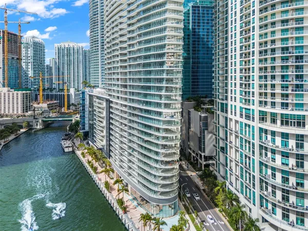 $9,300 | 300 Biscayne Blvd Way, Unit 2409, Miami, FL 33131