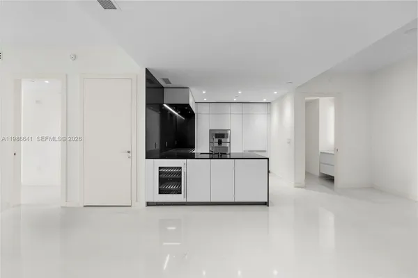 $9,300 | 300 Biscayne Blvd Way, Unit 2409, Miami, FL 33131