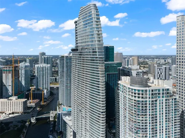 $9,300 | 300 Biscayne Blvd Way, Unit 2409, Miami, FL 33131