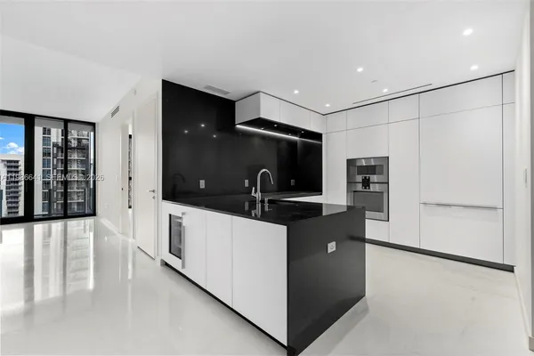 $9,300 | 300 Biscayne Blvd Way, Unit 2409, Miami, FL 33131