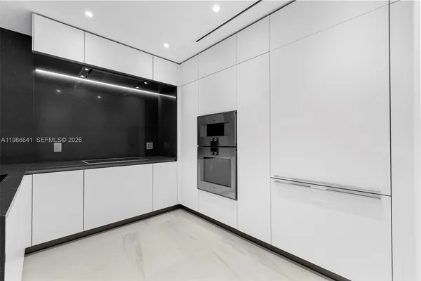 $9,300 | 300 Biscayne Blvd Way, Unit 2409, Miami, FL 33131