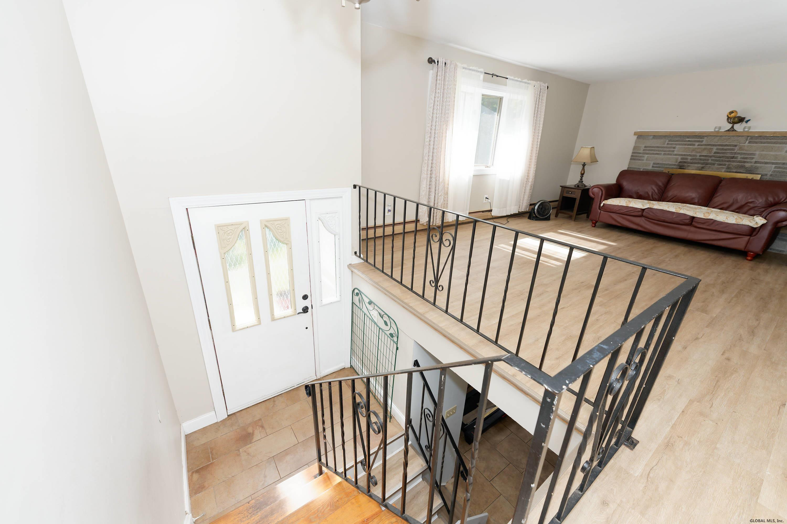 511 Chadwick Road Schenectady, NY 12304 - Photo 5 of 34 Photo 6
