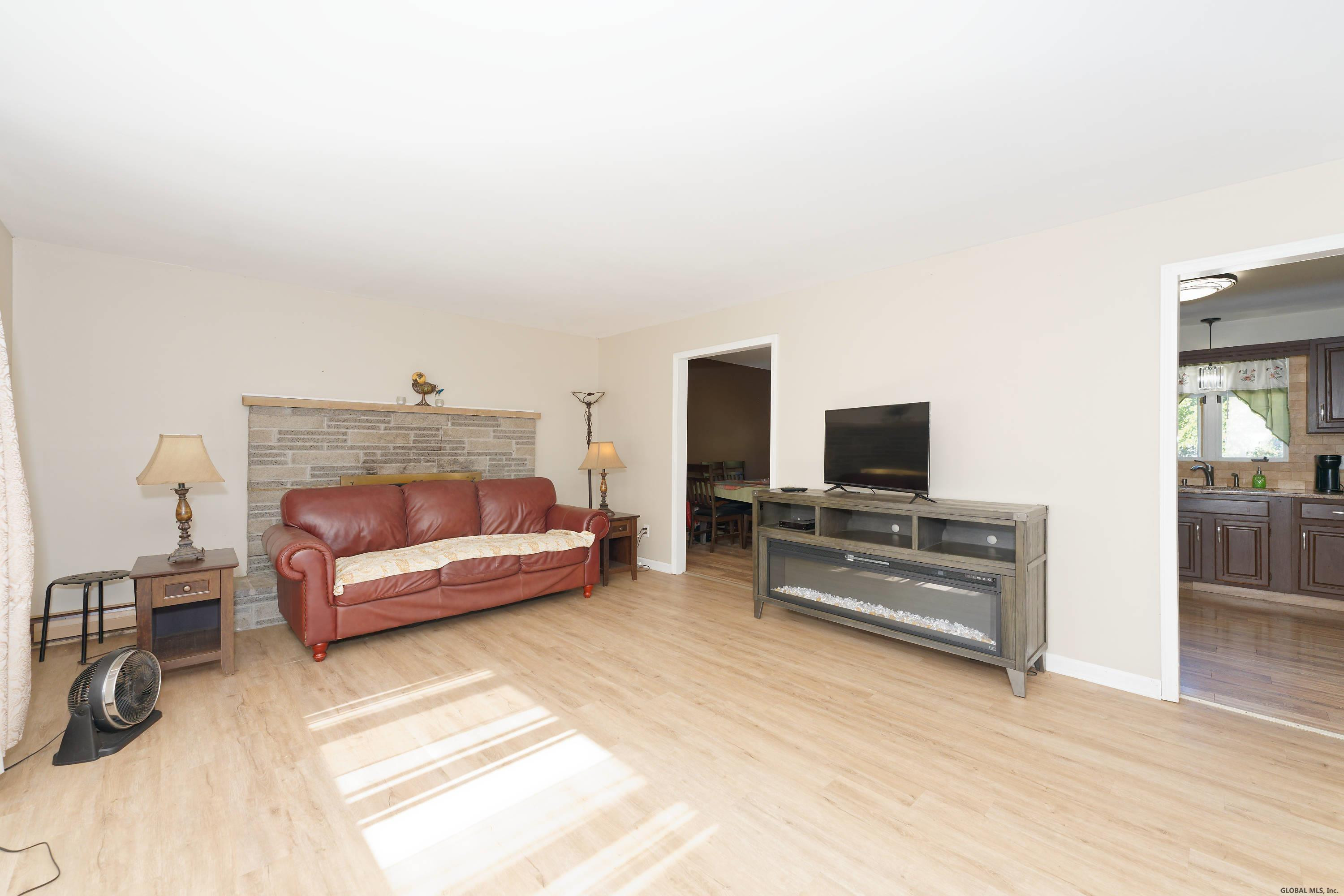 511 Chadwick Road Schenectady, NY 12304 - Photo 7 of 34 Photo 8