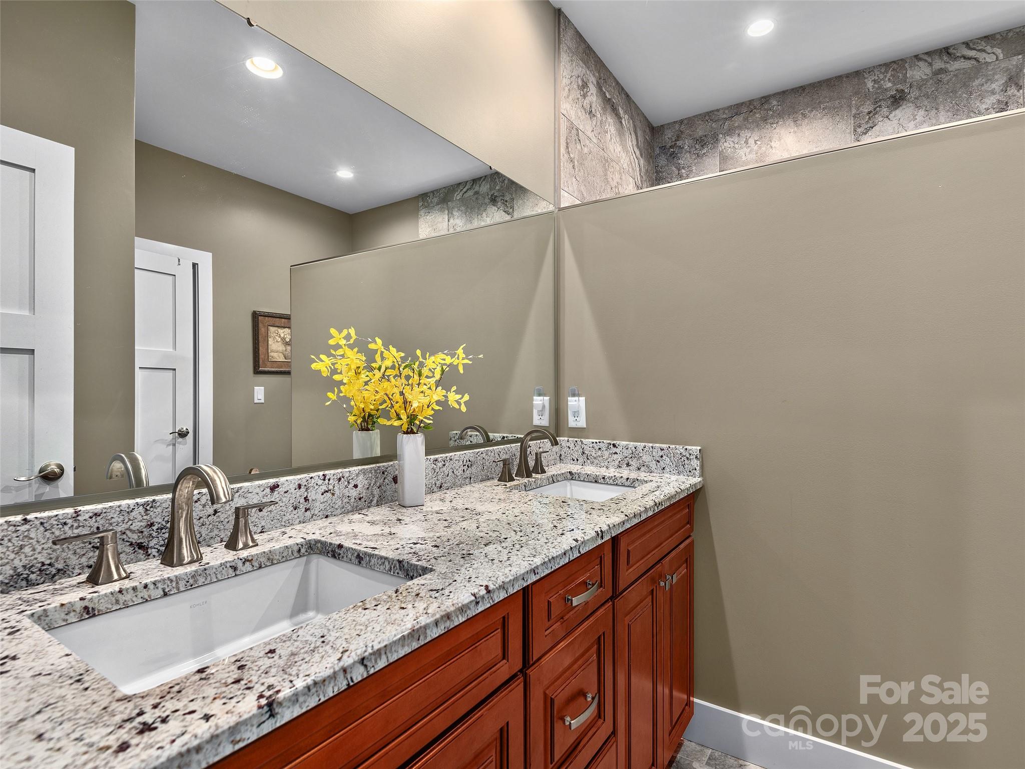 289 Thomas Road Hendersonville, NC 28739 - Photo 11 of 24 Gallery Image 11