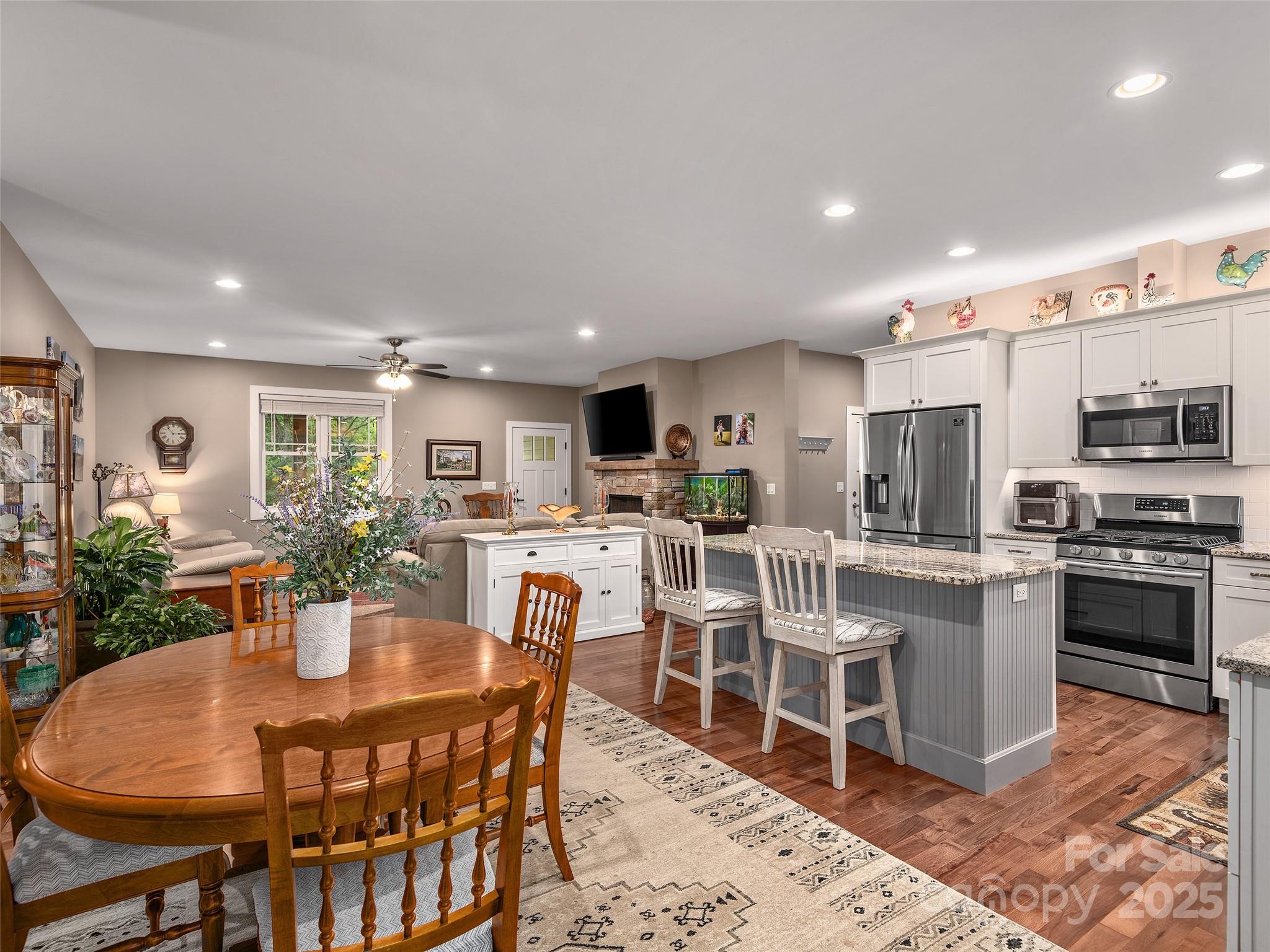 289 Thomas Road Hendersonville, NC 28739 - Photo 5 of 24 Gallery Image 5