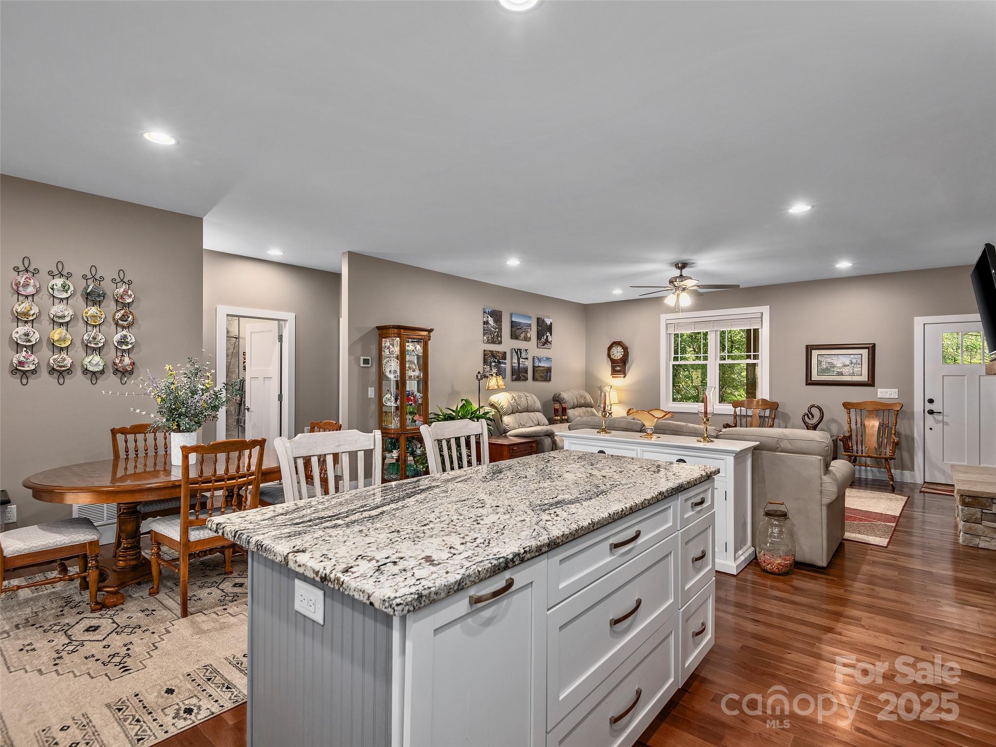 289 Thomas Road Hendersonville, NC 28739 - Photo 8 of 24 Gallery Image 8