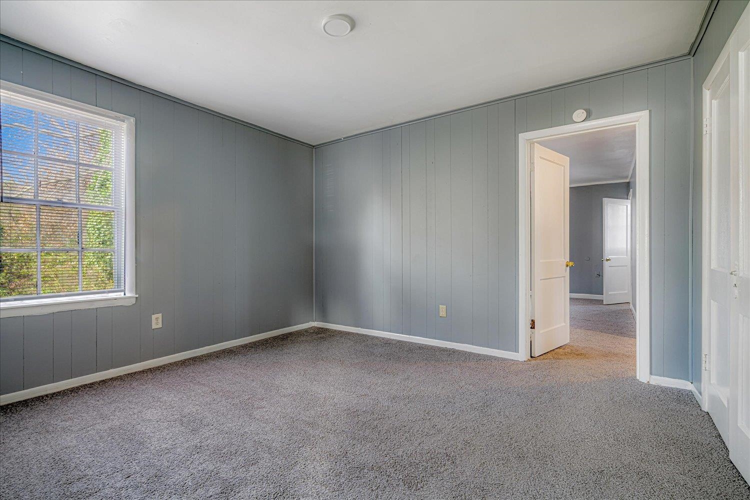 1114 Brownlee Road Memphis, TN 38116 - Photo 24 of 32 an empty room with windows and closet
