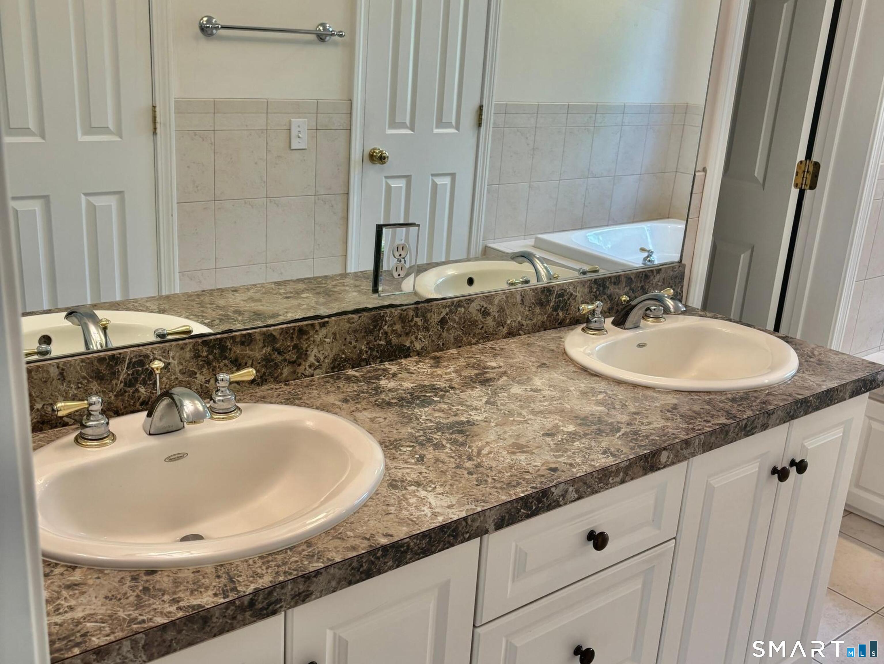 91 Valley View Road Manchester, CT 06040 - Photo 28 of 40