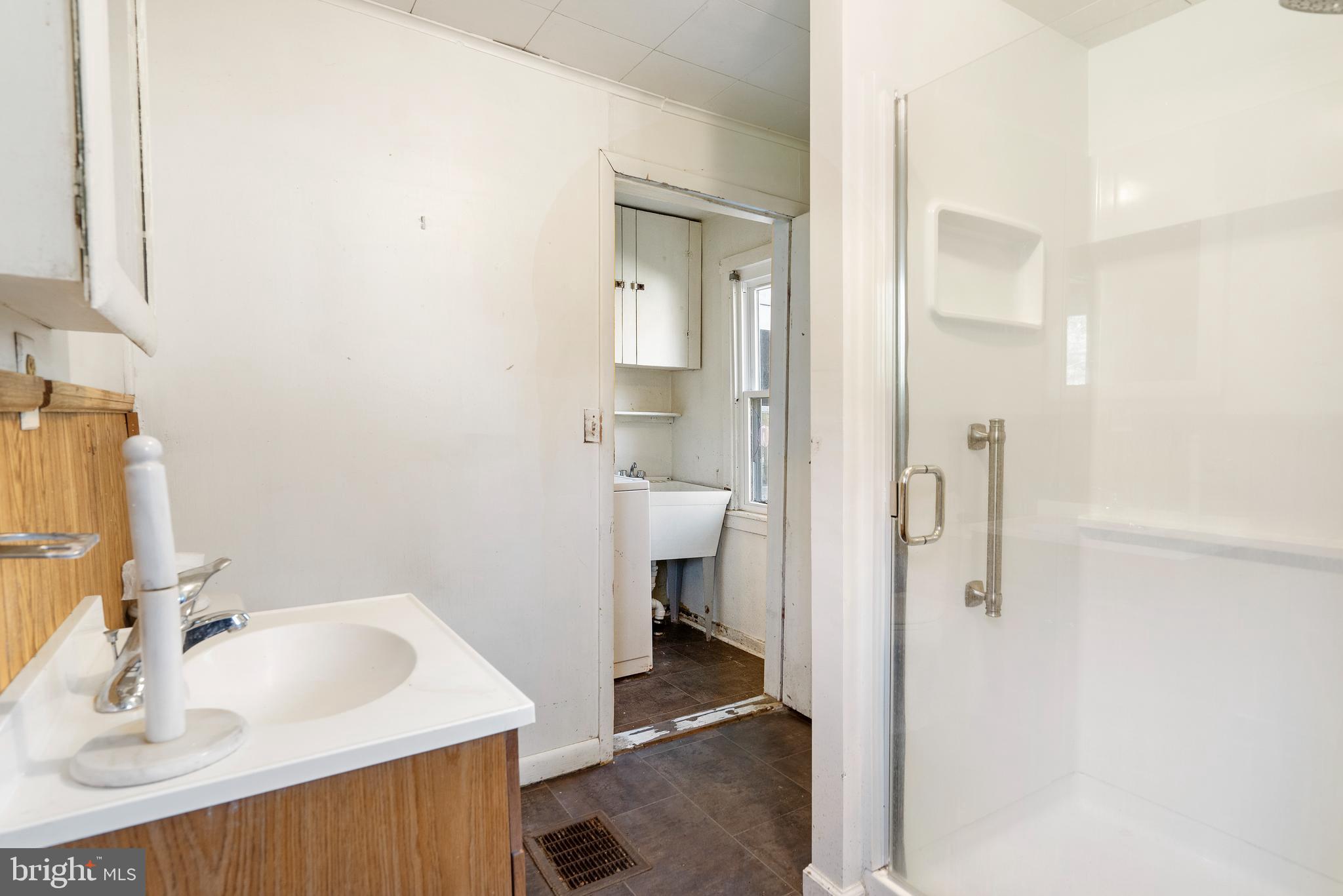 2456 Fairmount Road Hampstead, MD 21074 - Photo 12 of 27 Main Level Full Bath