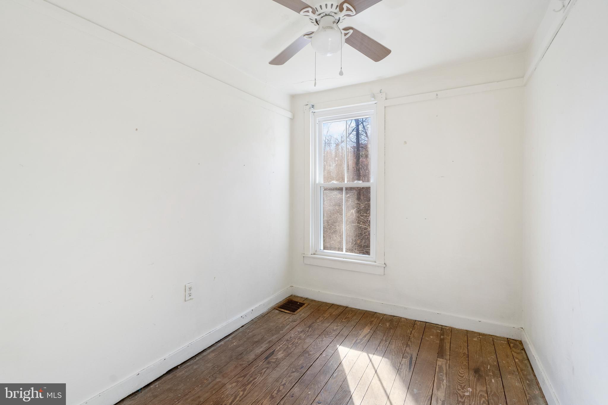 2456 Fairmount Road Hampstead, MD 21074 - Photo 21 of 27 Tons of Natural Light