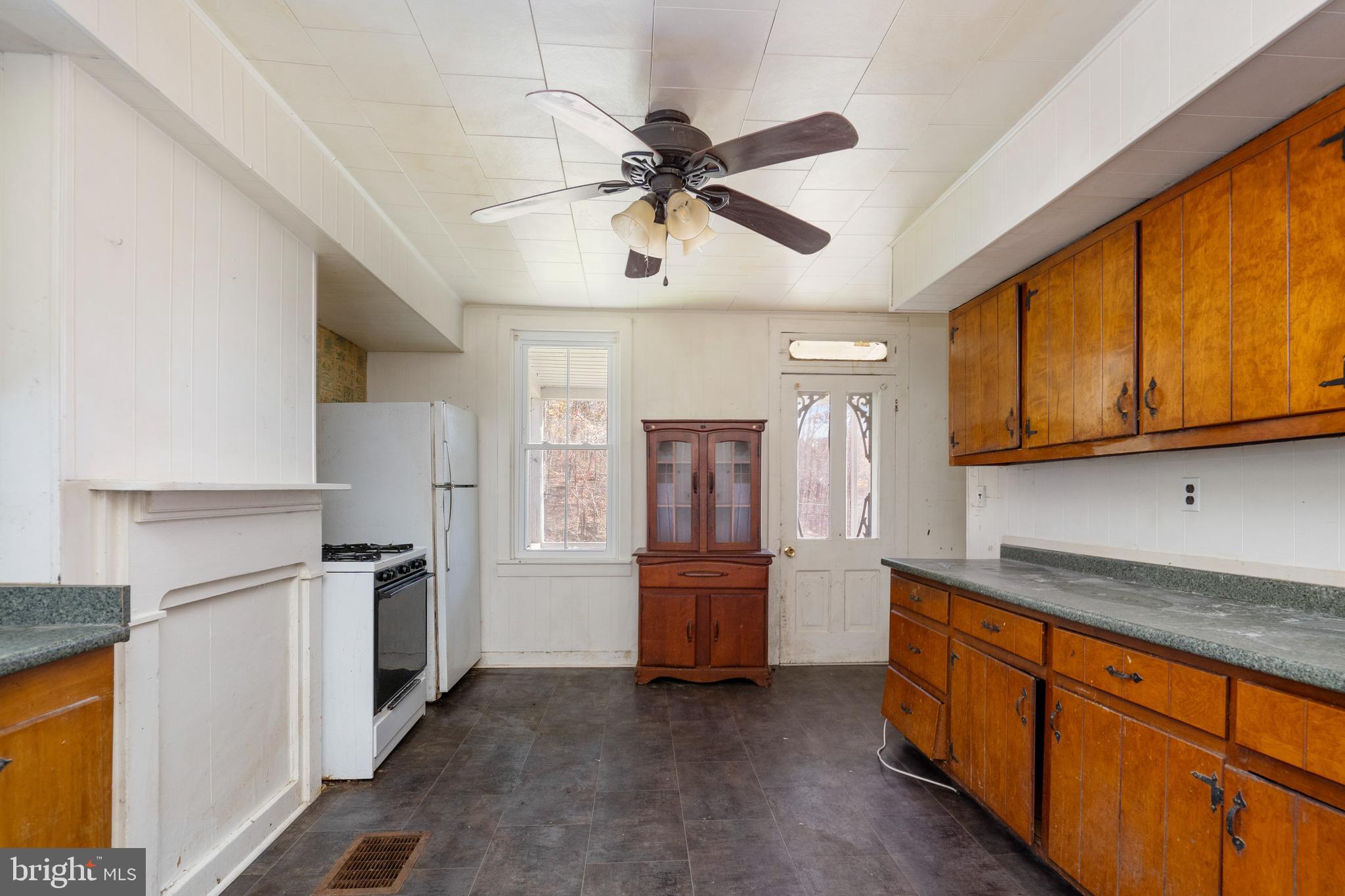 2456 Fairmount Road Hampstead, MD 21074 - Photo 7 of 27 Kitchen with Access to the Porch