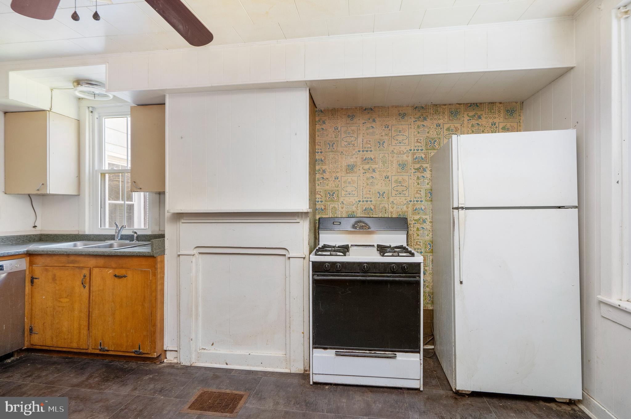 2456 Fairmount Road Hampstead, MD 21074 - Photo 9 of 27 Cook Your Next Dinner Here!