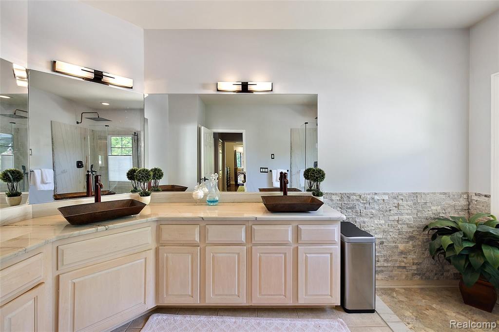 3501 Warwick Drive Rochester Hills, MI 48309 - Photo 25 of 67