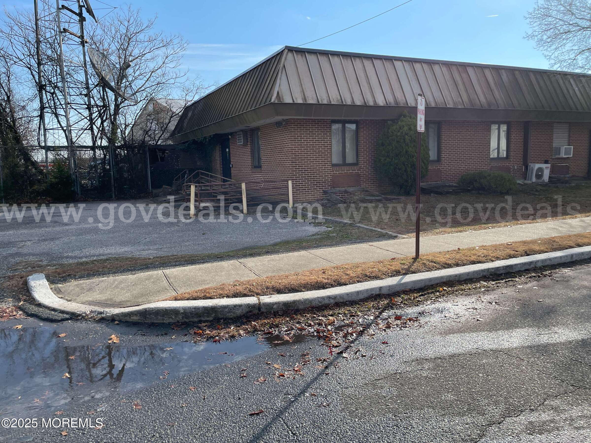 7 Gifford Road Little Egg Harbor, NJ 08087 - Photo 5 of 14 a backyard of a house with barbeque oven
