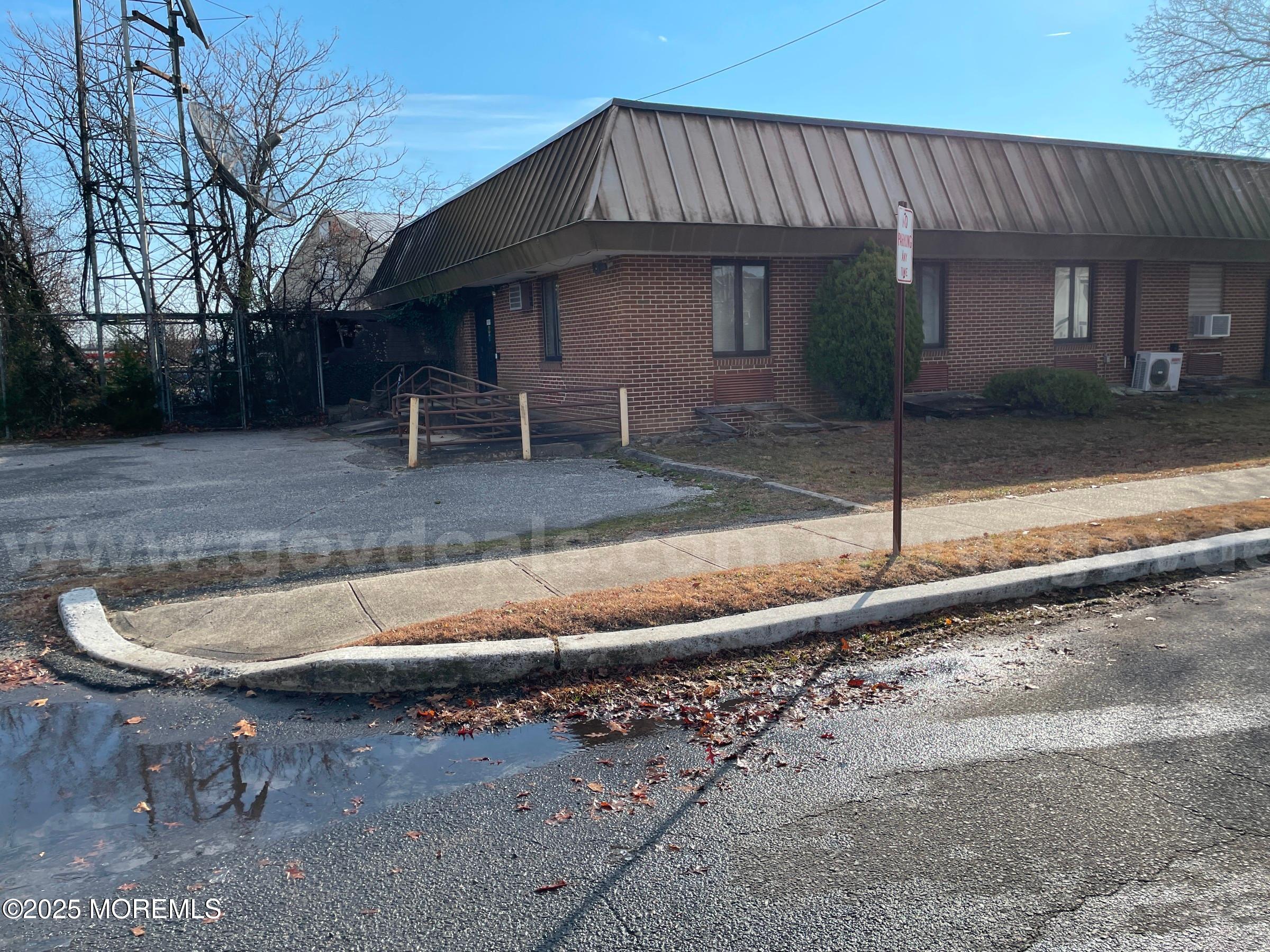 7 Gifford Road Little Egg Harbor, NJ 08087 - Photo 9 of 14 a view of a backyard with table and chairs