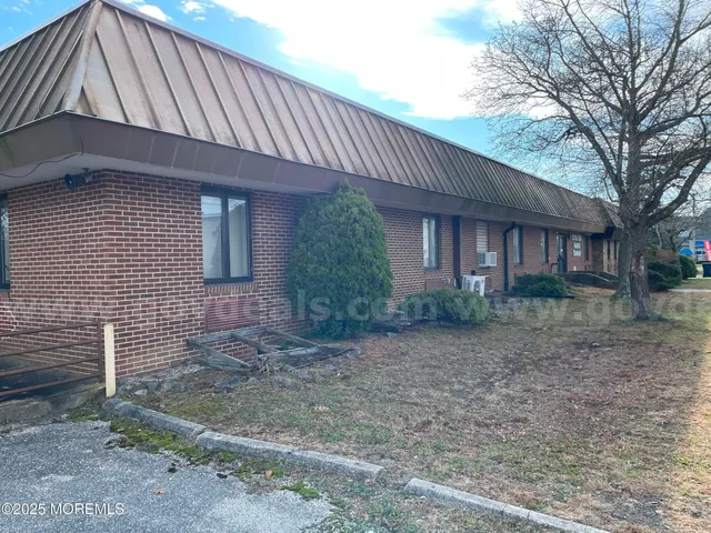 a house view with a outdoor space