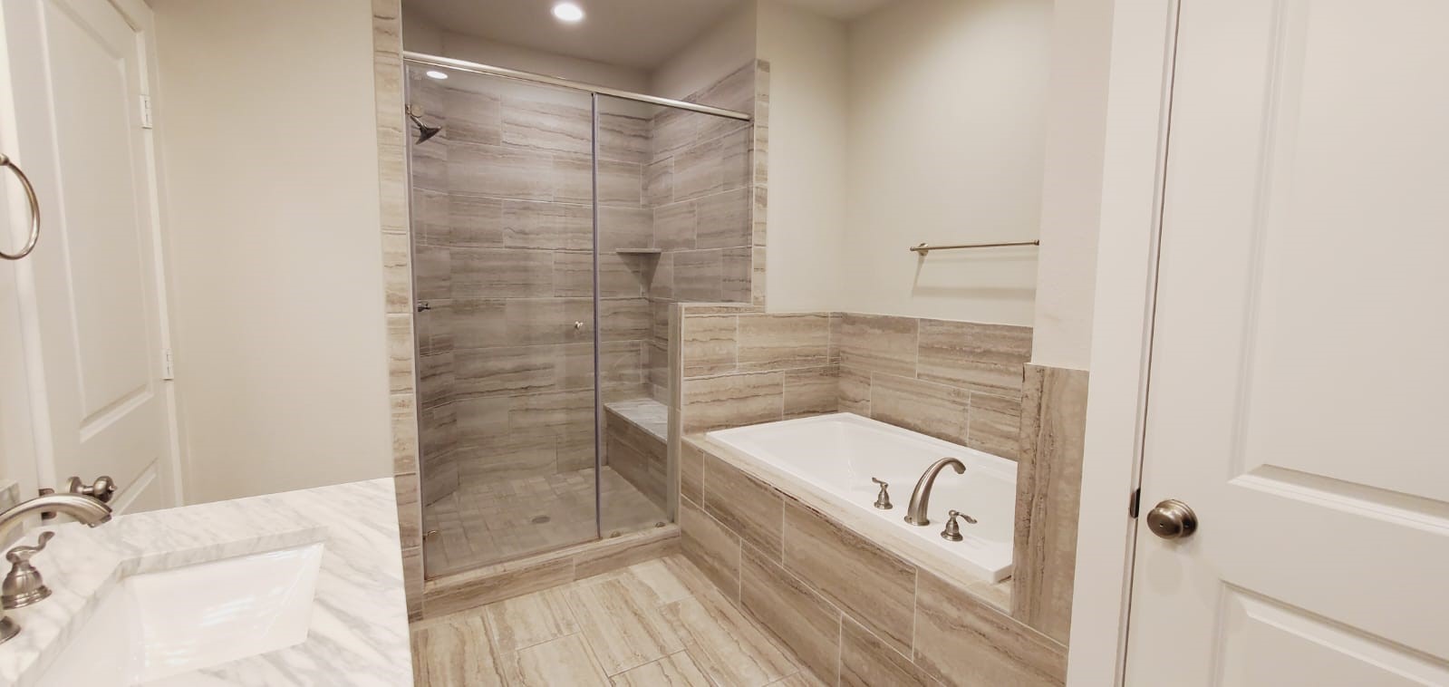 2422 Maufferd Street Houston, TX 77009 - Photo 23 of 35 a bathroom with a bathtub and a shower
