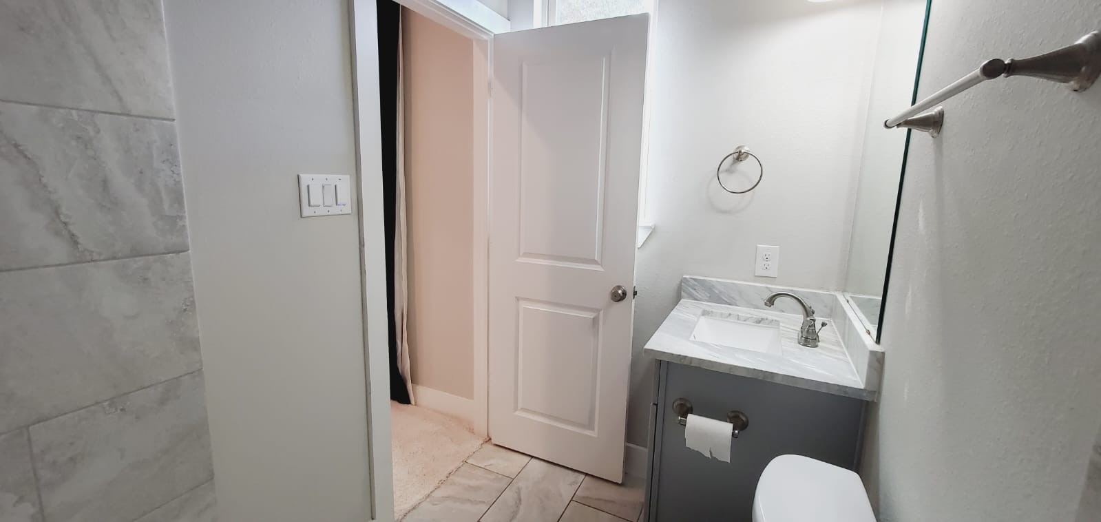 2422 Maufferd Street Houston, TX 77009 - Photo 27 of 35 a en suite bathroom with a granite countertop sink toilet and shower